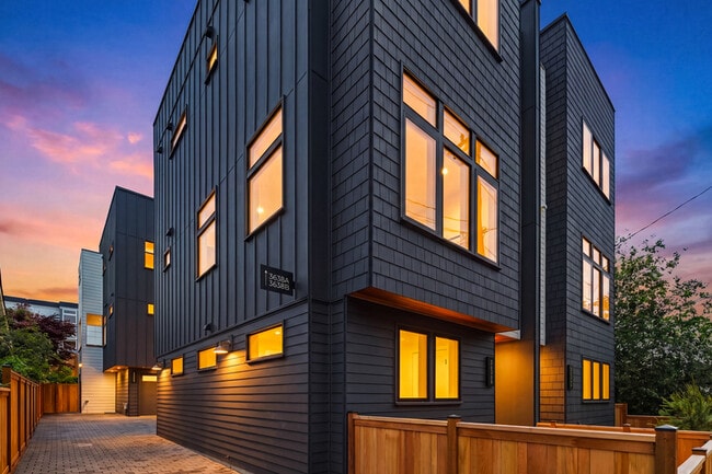 Building Photo - 3638 Greenwood Ave N