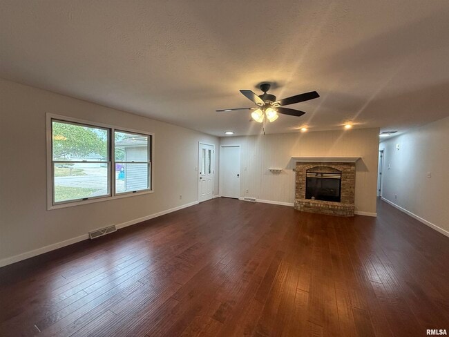 Photo - 205 Appomattox Dr