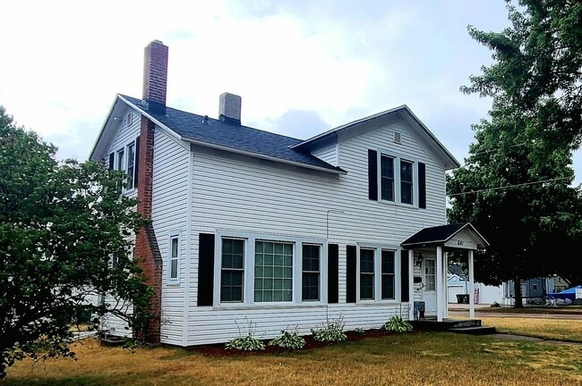 Photo - 641 12th St N