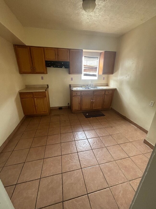 Photo - 3967 E 120th St