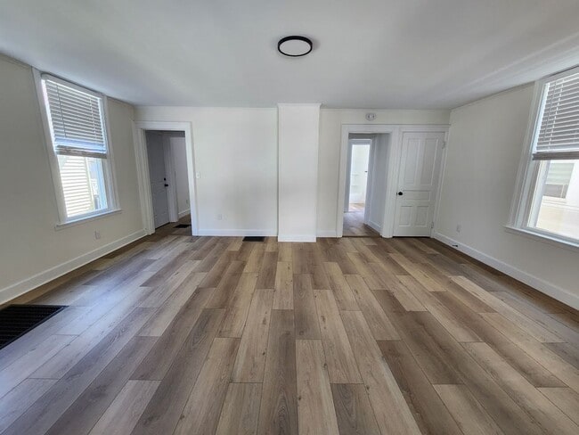 Photo - Spacious 4-bedroom house in Hamilton available mid-May