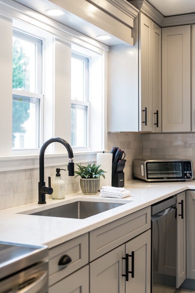 Photo - 431 E Summer St