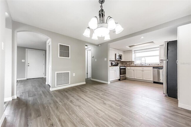 Photo - 9025 Collage Ln