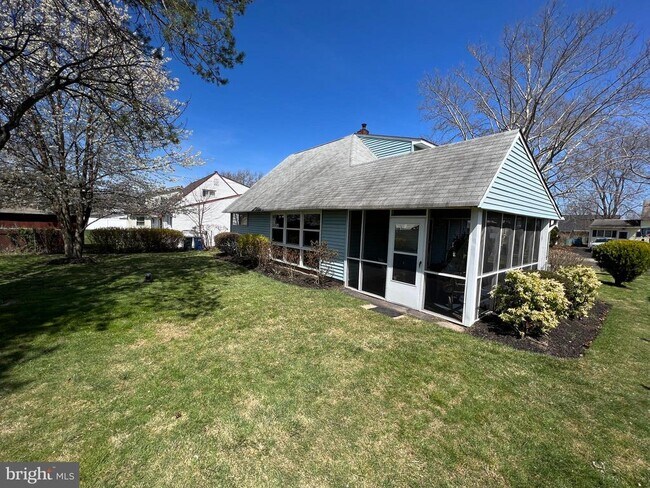 Photo - 15 Catalpa Ln