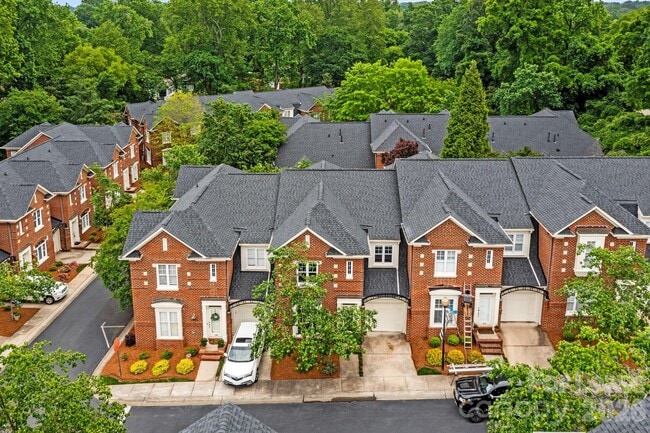 Photo - 1192 Hampton Gardens Ln