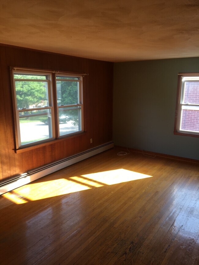 Photo - 403 Marlington St