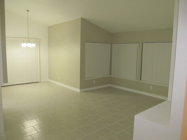 Photo - 326 Daystar Dr