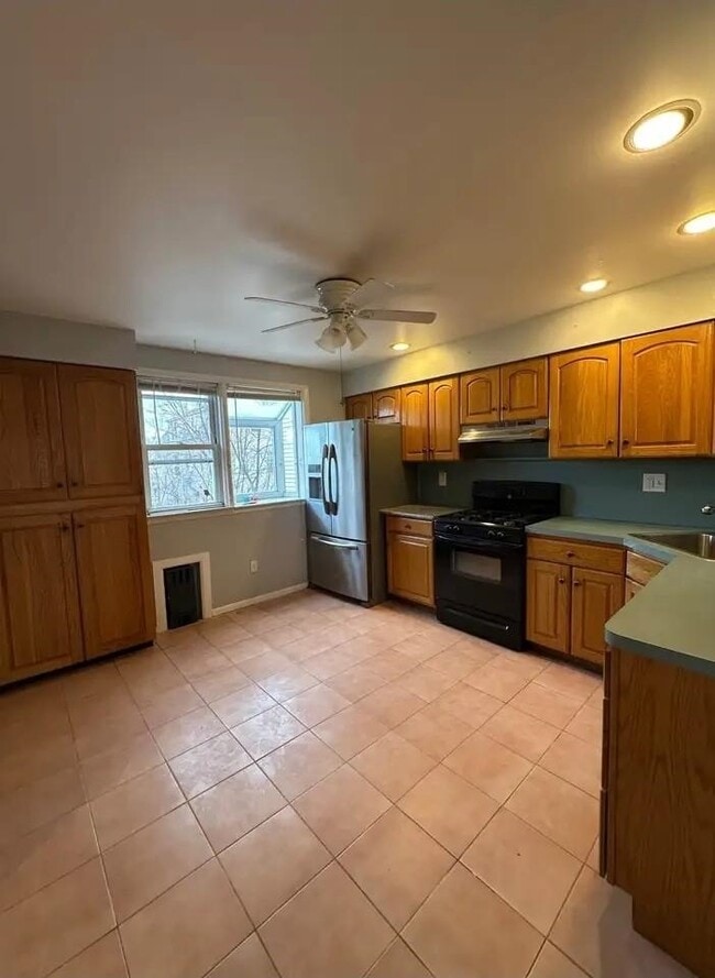 Building Photo - 71 W 16th St Unit 2