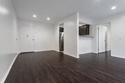 1BR, 1BA - 600 SF - #101