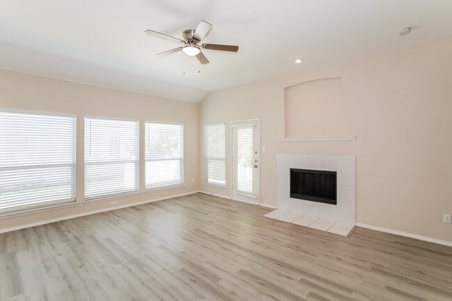 Photo - 240 Creekview Dr