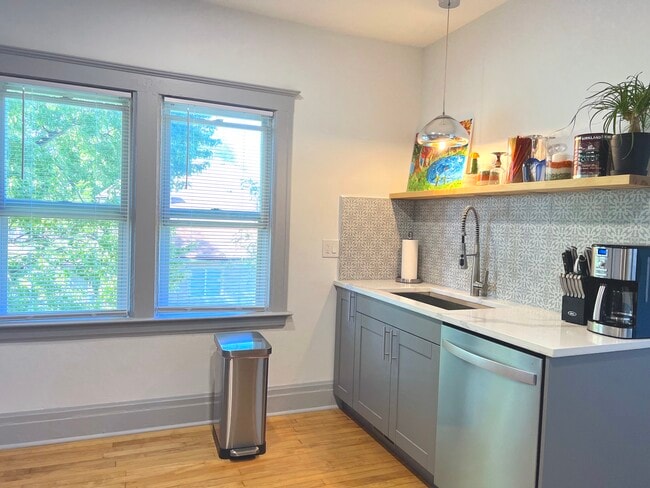 Photo - 3759 Maxwell St