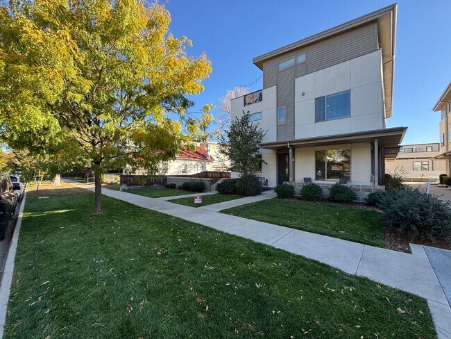Photo - Stunning Townhome In Jefferson Park