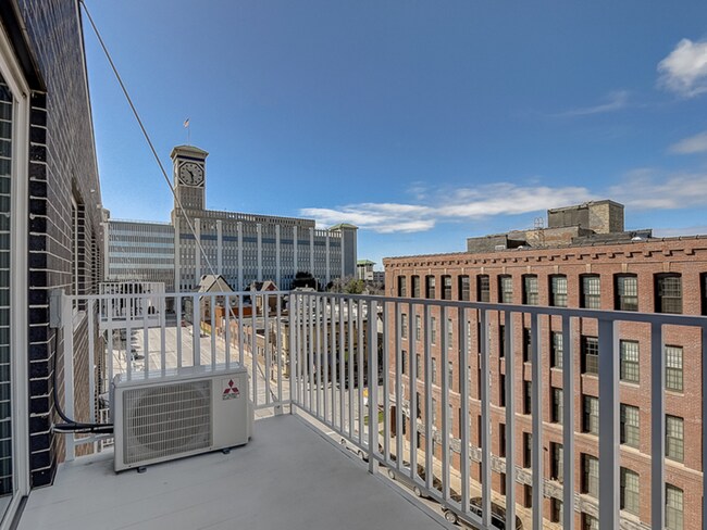1 Bed / 1 Bath - 778 SF - Balcony