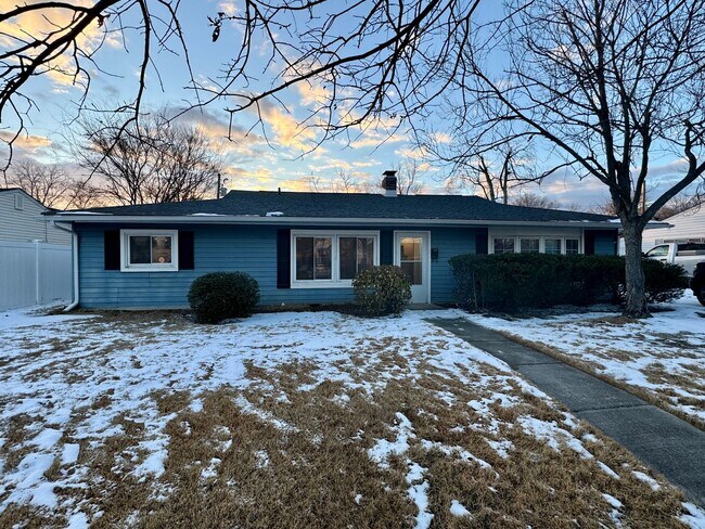 Lovely Ranch Home in a Great Area! - Lovely Ranch Home in a Great Area!