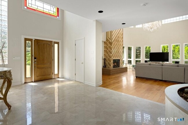 2 Stormy Cir Dr