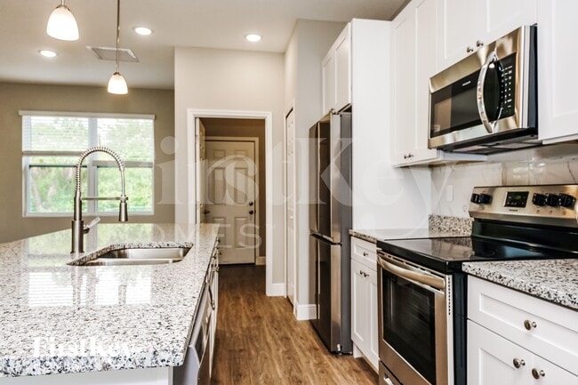 Photo - 3120 Halsey Ave SE