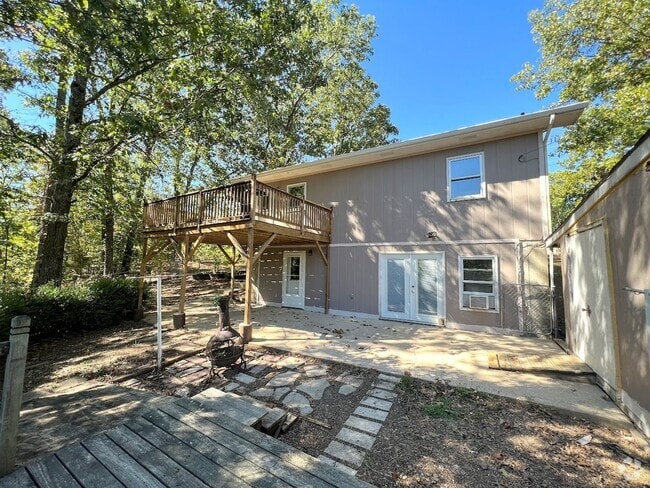 Building Photo - 4 bedroom Family  Home!
