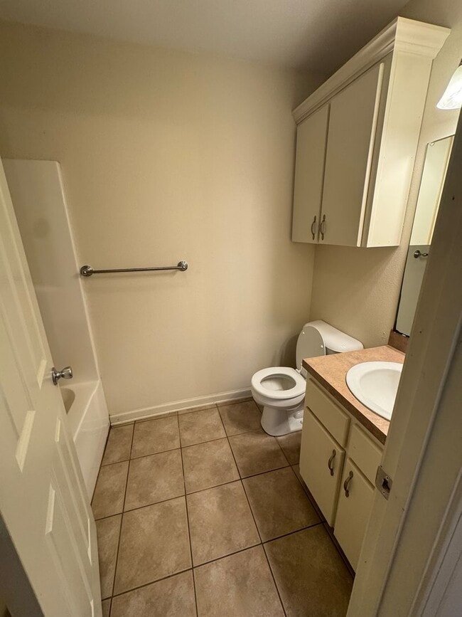 Photo - 122 W Nipper St