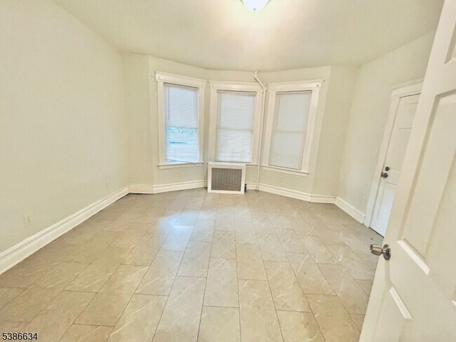 182 Seymour Ave
