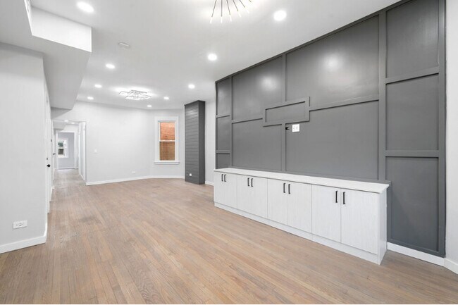 Photo - 1518 W Melrose St Unit 2