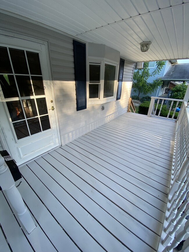 Front Porch - 10 Holloway Dr Townhome