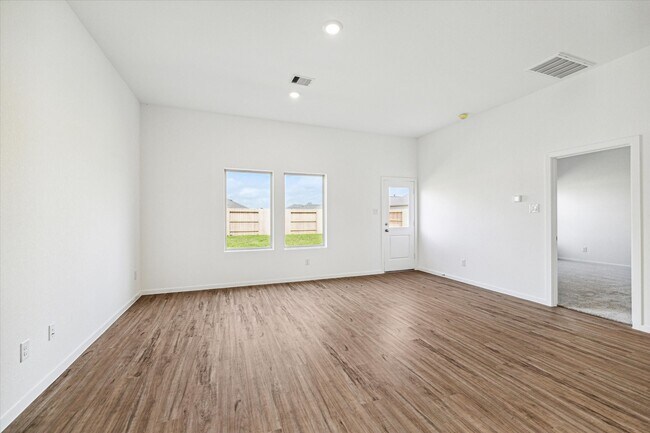 Photo - 9923 Oakheath Blf Dr