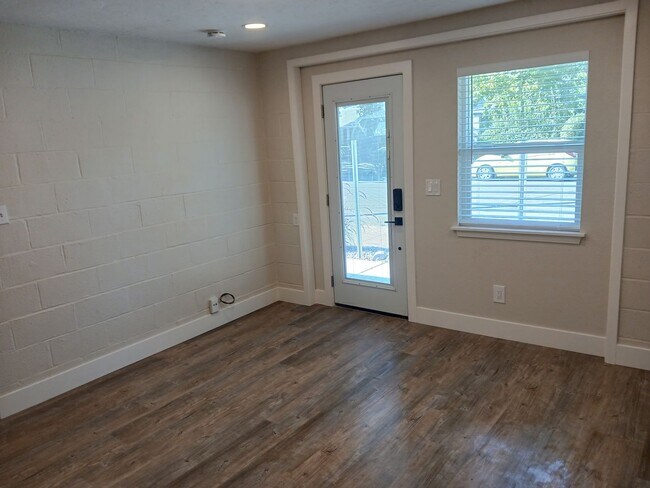Photo - 2 Bedroom Available July 1st Located in Central Davis