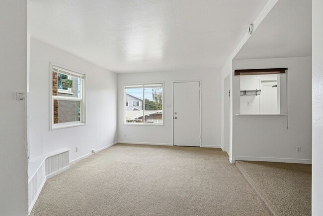 Building Photo - 1007-1011 Everett Ave. Unit A