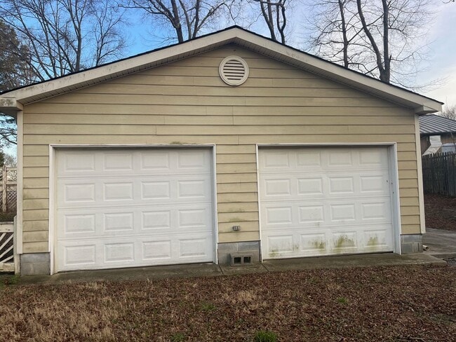 Photo - 3038 Matthews-Indian Trail Rd