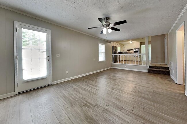 Photo - 2076 Khyber Pass SW