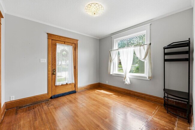 Photo - 527 W Oakdale Dr