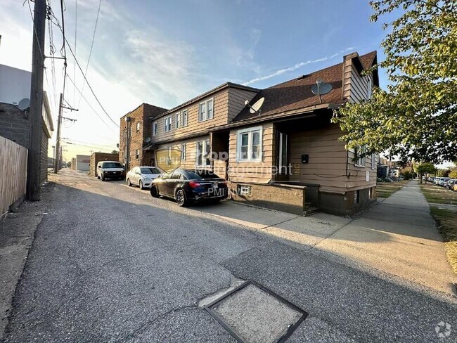 Building Photo - 4030 Pulaski St Unit Front center Rental