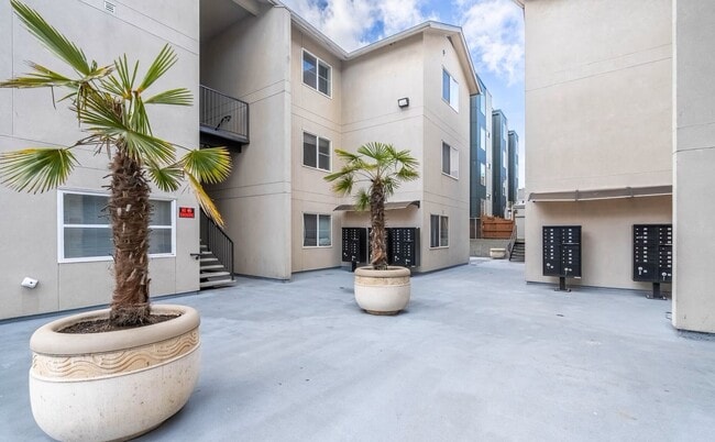 Husky Court Apartments