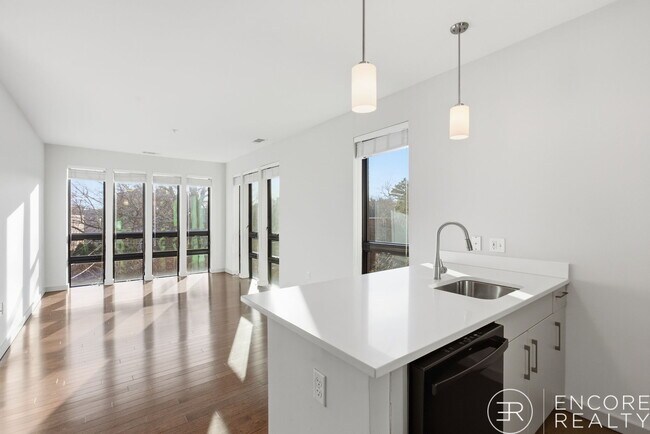 Building Photo - 45 Marion St Unit 404