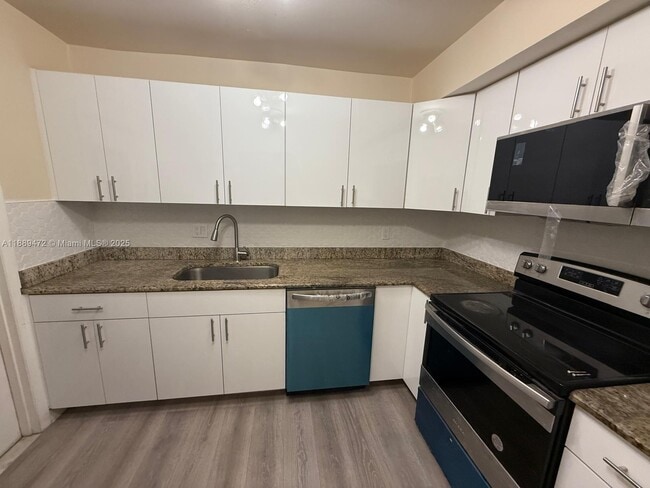 Photo - 604 NW 13th St Unit 23