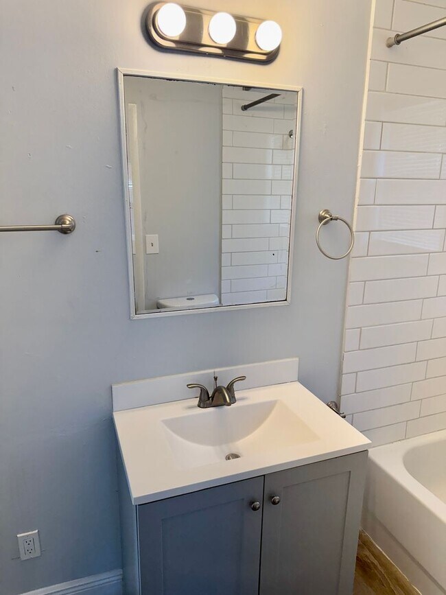 Photo - Fully Remodeled 2/1 in the heart of Tampa House