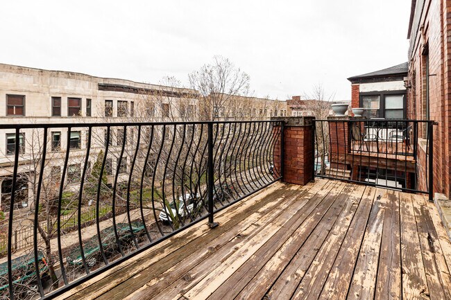 Photo - 910 W Belle Plaine Ave Unit 2F