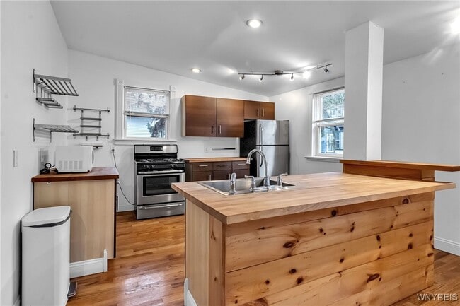 Photo - 575 Auburn Ave