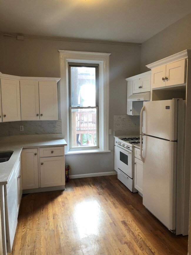 Photo - 900 W Newport Ave