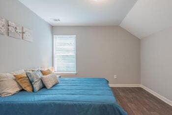 Building Photo - The Gun Club | Make yourself at home in this West-Side Reservoir Park Home, a 5-minute walk to bu... Unit B