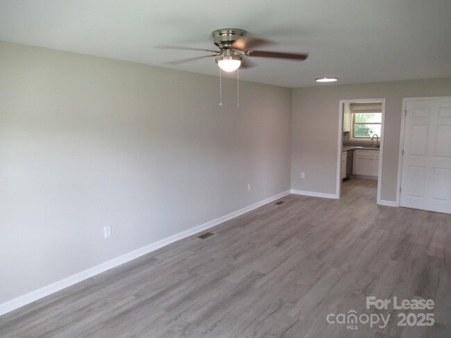 Photo - 1747 River Rd