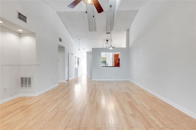 Photo - 104 NW 98th Ter