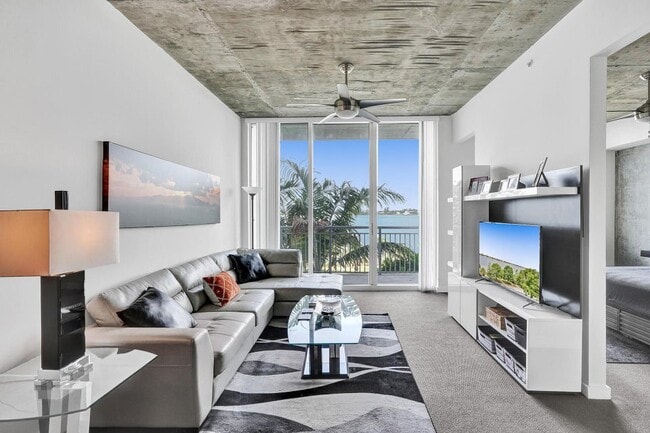 Photo - 300 S Australian Ave Unidad 327