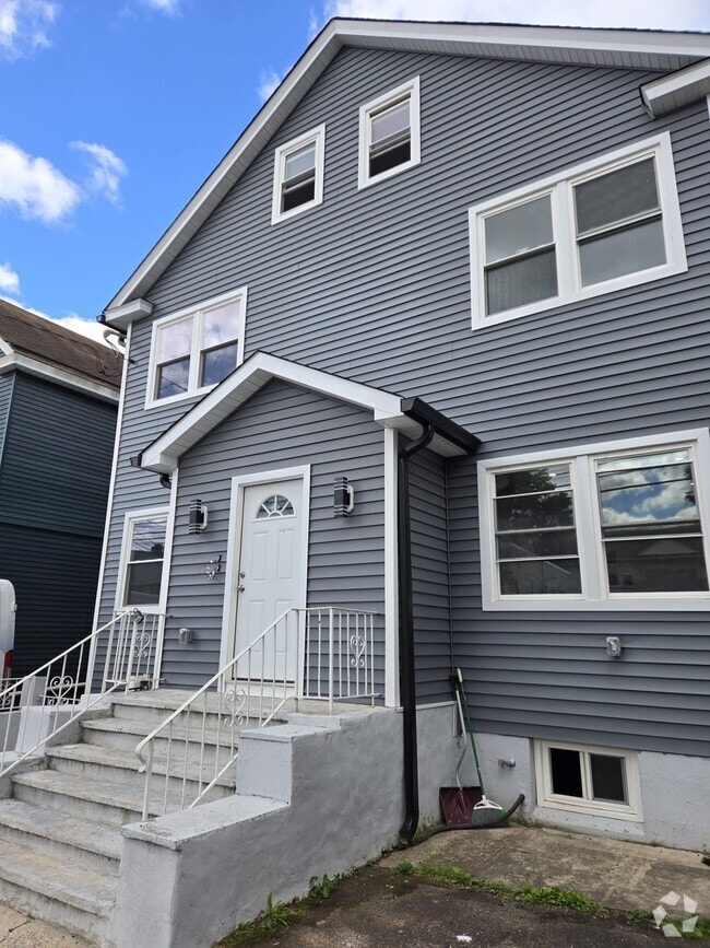 Building Photo - 1056-1060-1060 Kilsyth Rd Unit 2L Rental