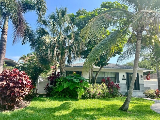 Photo - FULLY FURNISHED 2/2 OLD NE BUNGALOW