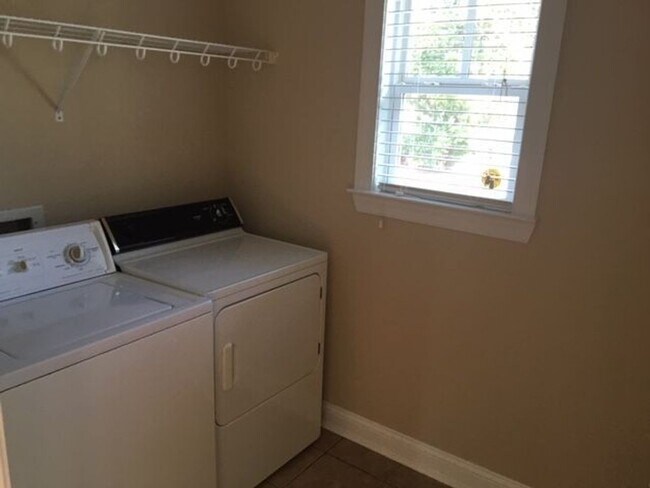 Photo - 836 E Anderson St Unidad B