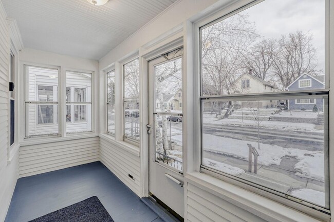 Photo - 595 Hawthorne Ave E