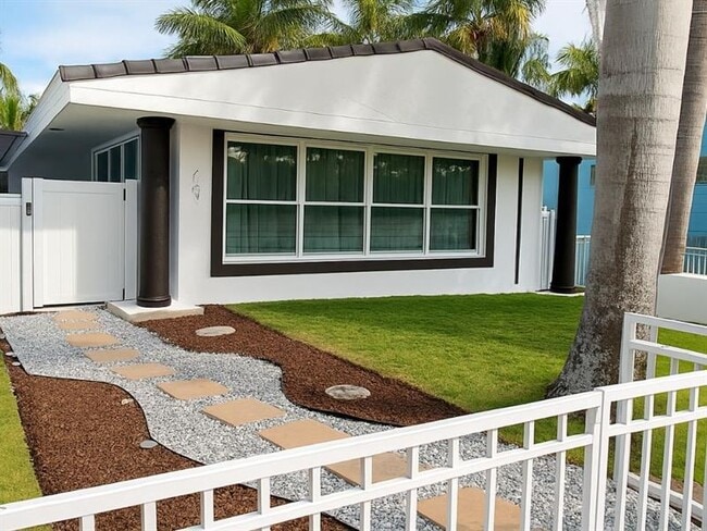 Photo - 751 Hollywood Blvd