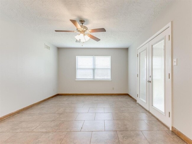 Photo - 306 S Mercedes Dr