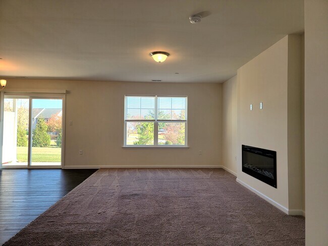 50 Rollins Ln